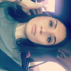 Meet your Posher, Ana